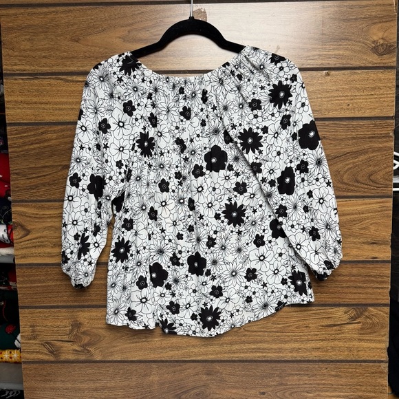 Adrienne Vittadini size small Black & White Puff Sleeve Blouse with3/4 Sleeves - Picture 4 of 6